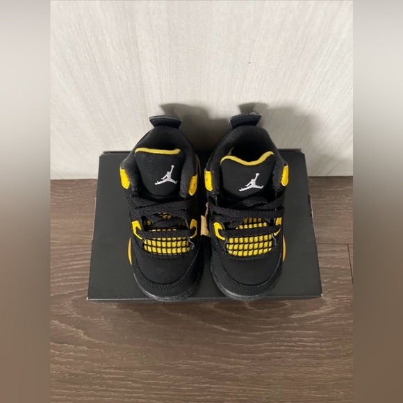 Jordan 4 Retro Thunder 2023 (TD) - Picture 8 of 9